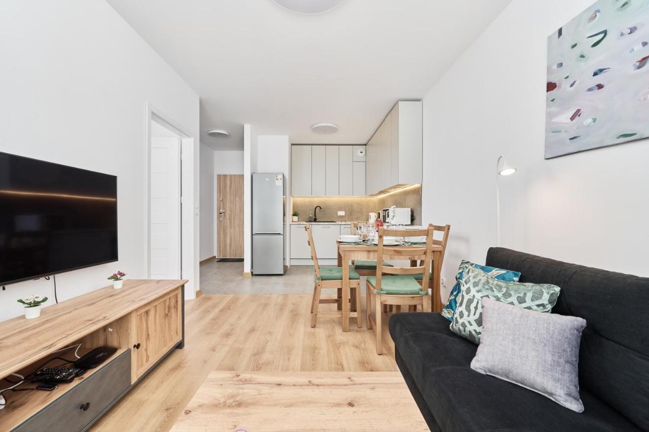 Apartment Wichrowa With Free Garage Wroclaw By Noclegi Renters Eksteriør billede