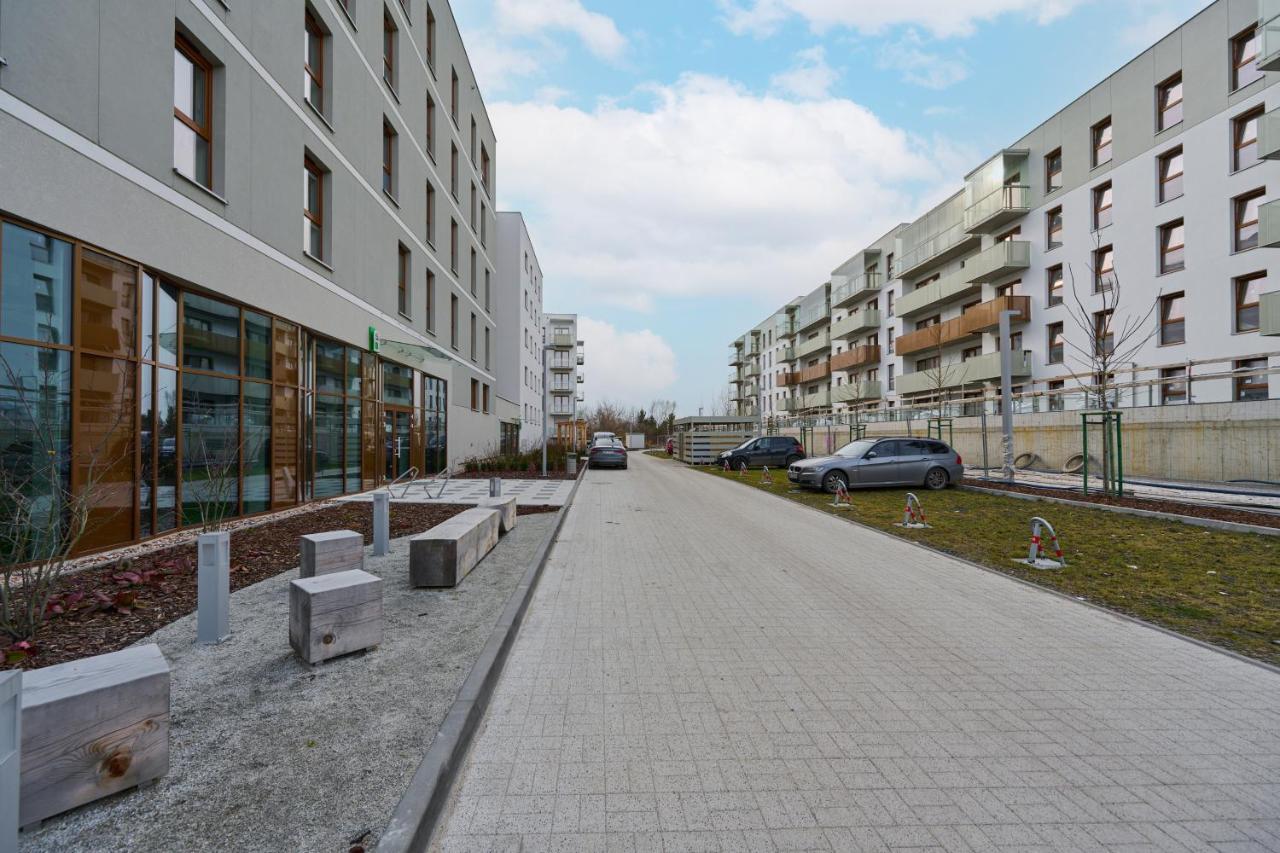 Apartment Wichrowa With Free Garage Wroclaw By Noclegi Renters Eksteriør billede