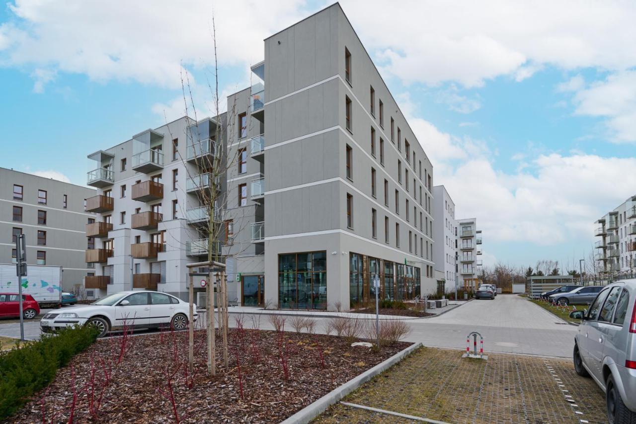 Apartment Wichrowa With Free Garage Wroclaw By Noclegi Renters Eksteriør billede