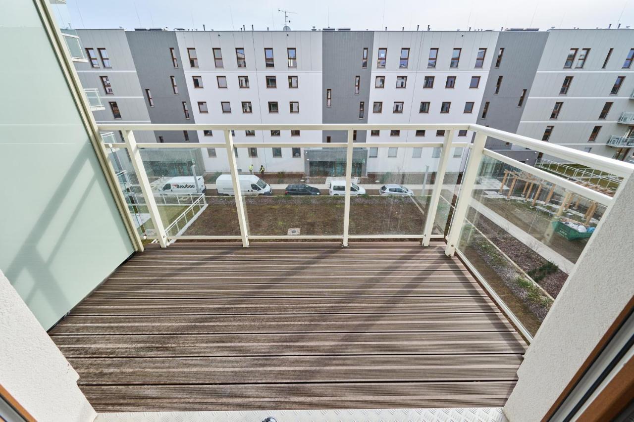 Apartment Wichrowa With Free Garage Wroclaw By Noclegi Renters Eksteriør billede